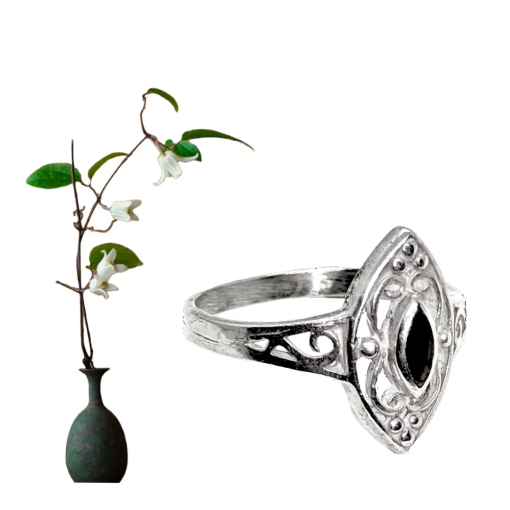 Sterling Silver Ring w/ Intricate Detail & Unique Design